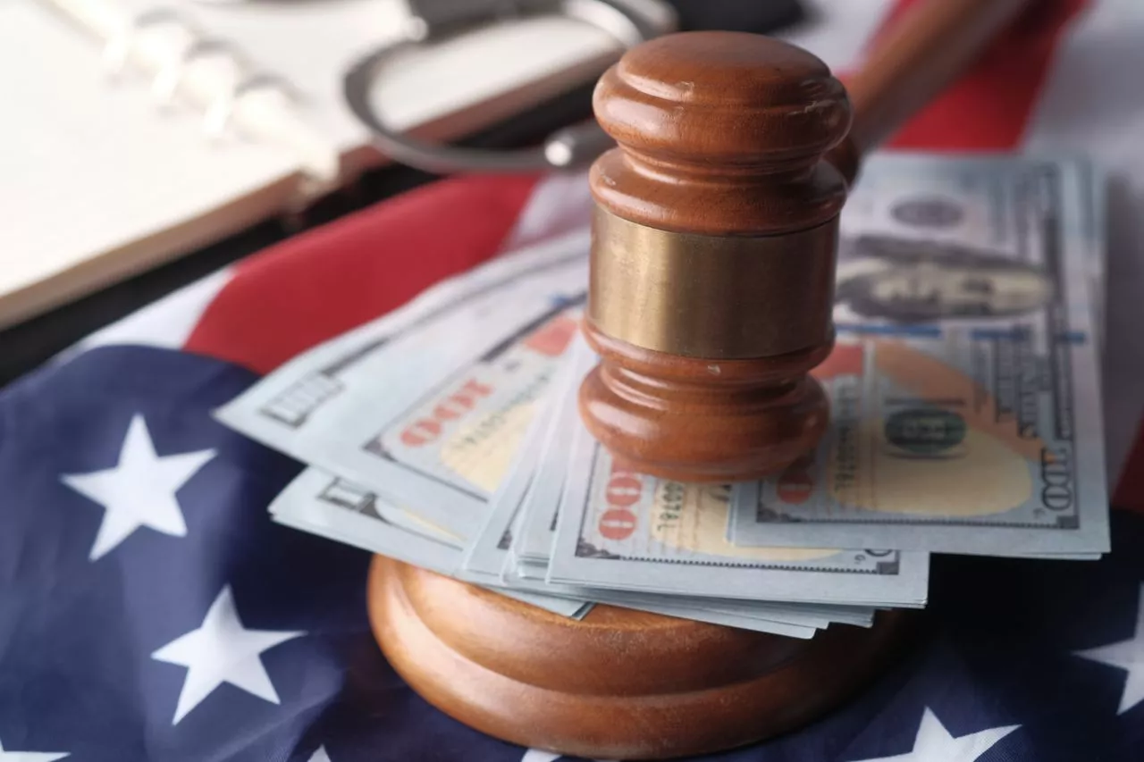 Money displayed in a courtroom setting representing alimony and financial support issues under Florida's alimony reform law.